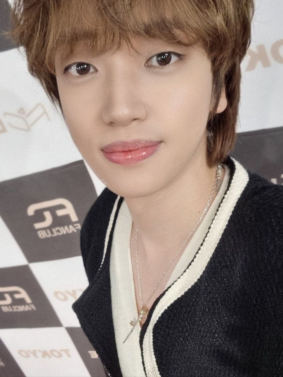 [#녤모닝👋]

녤모닝~~~
안뇽 ㅎ
오늘이 벌써 연휴 마지막이야!!
내일부터 출근이겠네 ㅎ
우리 이번 주에 다시 사인회 하는거 알지?!
재밌게 놀자 ㅎ
이번 주도 힘내자!! 화이팅❤️

#니엘 #NIEL