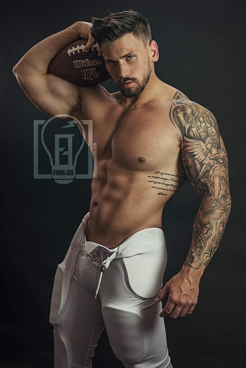 An oldie but a goodie! Wanna play ball ? It’s #SuperBowl Sunday 🏈😜  with hunky <a href="/RealDawson_/">丂んﾑW刀 りﾑW丂の刀</a> 💪🏻❤️💋