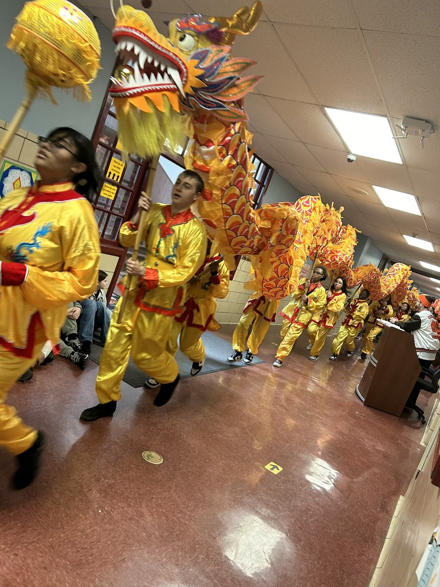 lynnhu2's tweet photo. Happy Lunar New Year! Thanks to our outstanding district, Linden had another wonderful lunar New Year celebration. The enthusiasm &amp; excitement displayed by our younger students went off the chart. Wish you happiness, health &amp; prosperity in the Year of Dragon! https://t.co/iY2iai0WTY