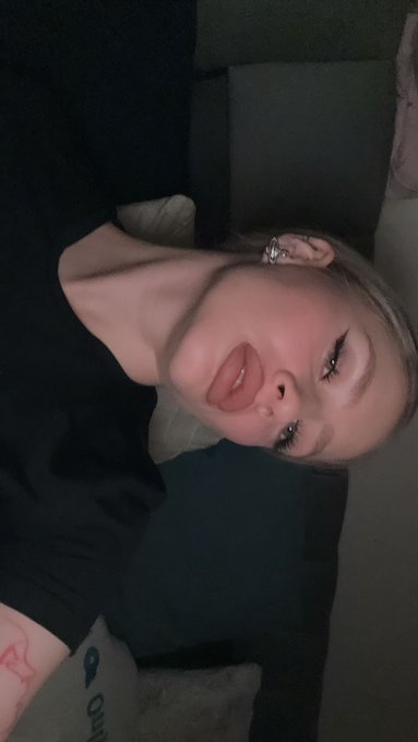Jsem blond kylie jenner >>> https://t.co/n6opq6pDE3