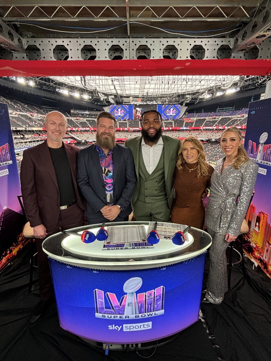 The @SkySportsNFL team looking 🔥 tonight!