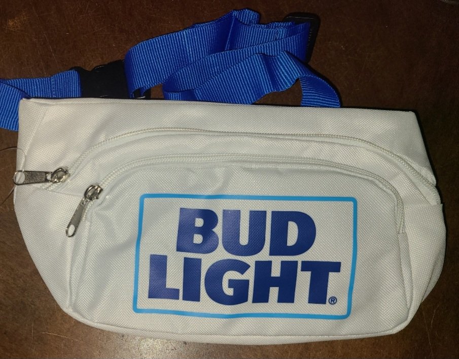 GCastillion's tweet image. 💙🍻 #ScoreASeat #Sweepstakes @budlight