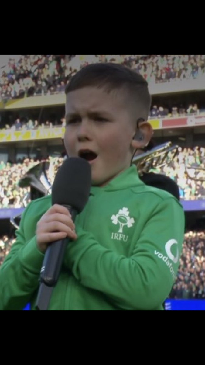 The Late Late Toy Show kid singing Irelands Call what a star 🌟 u done Ireland 🇮🇪 proud #IrevIta #GuinnessSixNations