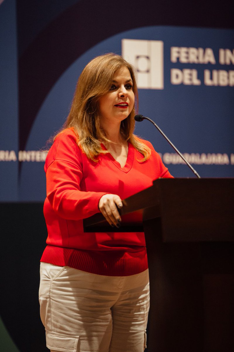 FILencuentro's tweet photo. ¡Qué felicidad de haber contado con la presencia de estas poderosas mujeres de la política para hablarnos sobre sus vivencias dentro del medio! #FIL2023 #filencuentro
Fotos de @andrearemw 1/3 https://t.co/HWQeKMo1mz