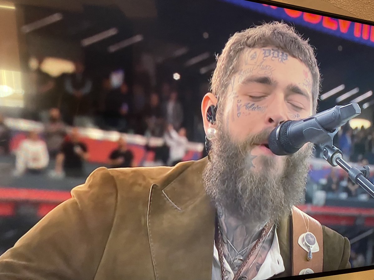 Hubieran puesto mejor a post malone en el medio tiempo 😭
