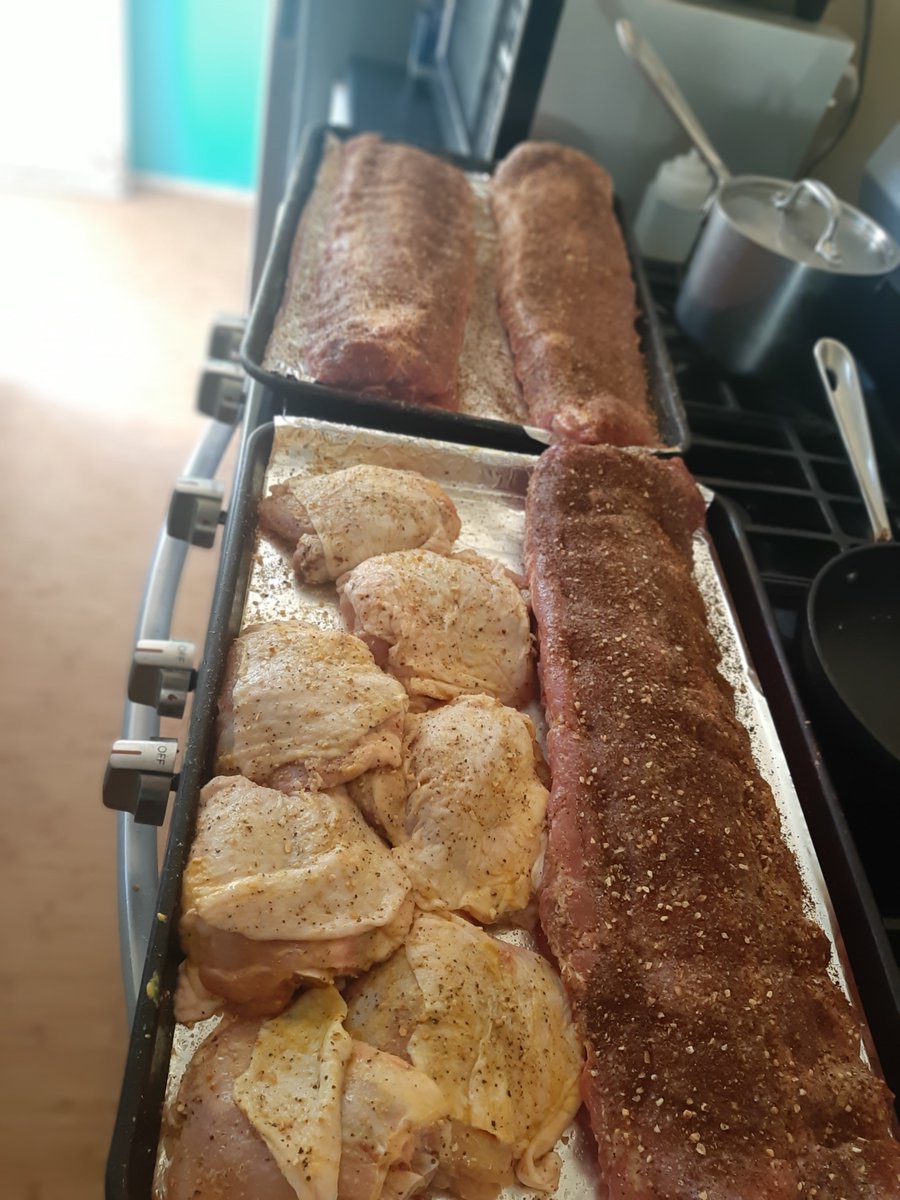 StonersGuideTo's tweet photo. Smoked weed while we smoked meats https://t.co/chSeYyjDMJ