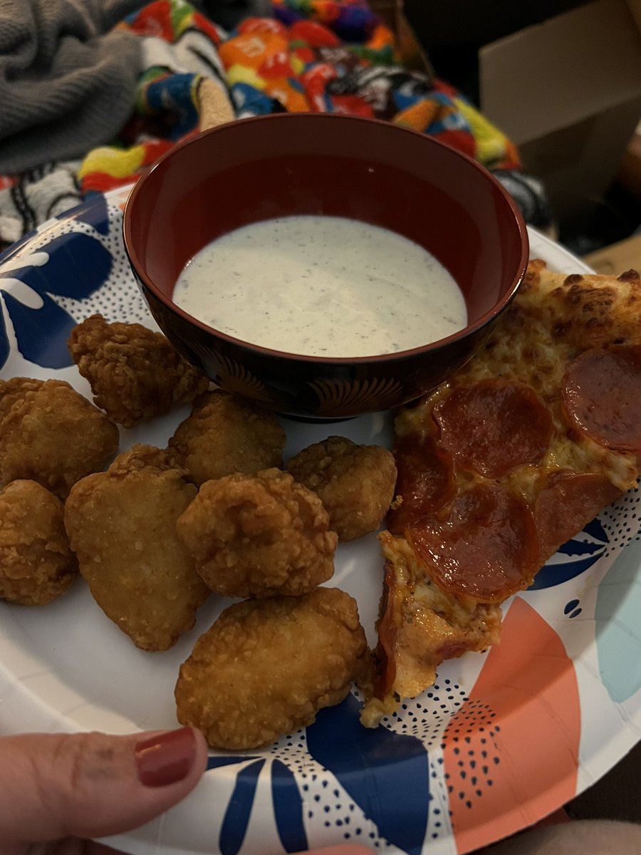 Just in time for the Super Bowl ! Thanks for the delivery <a href="/Mazzios/">Mazzio's</a> !!! #SuperBowl #SuperBowl2024 #SuperBowlLVII