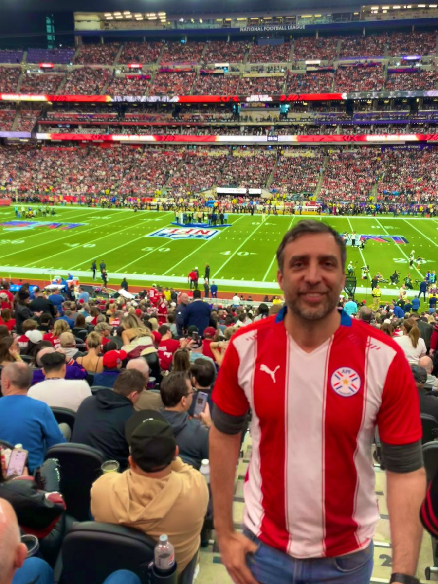 No sabía si ponerme la camiseta de Chiefs o 49ers así que me puse algo mejor…😉

#SuperBowl2024