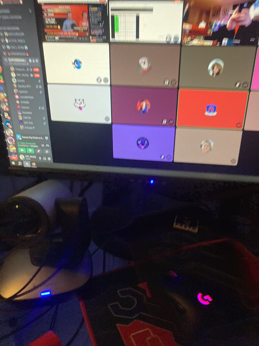 YuhManTurnUp's tweet photo. JOIN DISCORD TO WATCH SUPER BOWL @PeteyCotton777 DISCORD @YMT_MUZIQ https://t.co/lEVfM6eiZD