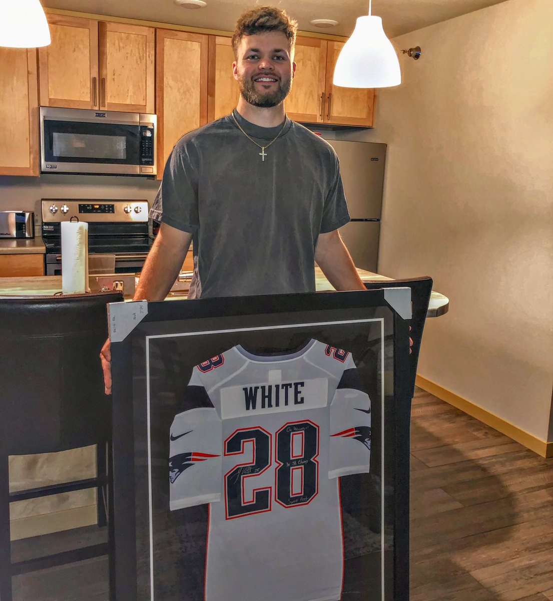 Shoutout to Super Bowl LEGEND, James White, for being my first NFL client! Appreciate you supporting me and my work, bro. @SweetFeet_White Might have to start a jersey collection👀 Enjoy Super Bowl Sunday, everybody🙏🏼