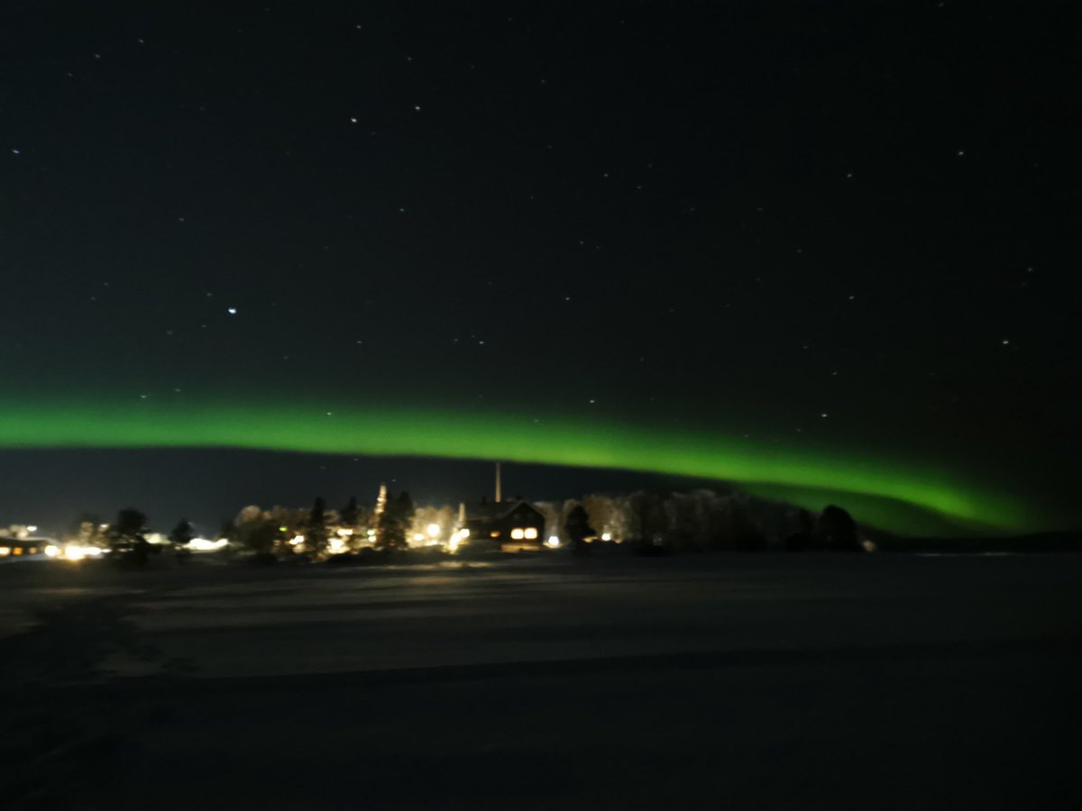 Codes_4's tweet photo. Día de #trineodeperros #auroraboreal #nothernlights #björkliden #suecia #sweden🇸🇪 https://t.co/oCzqgIhNxG