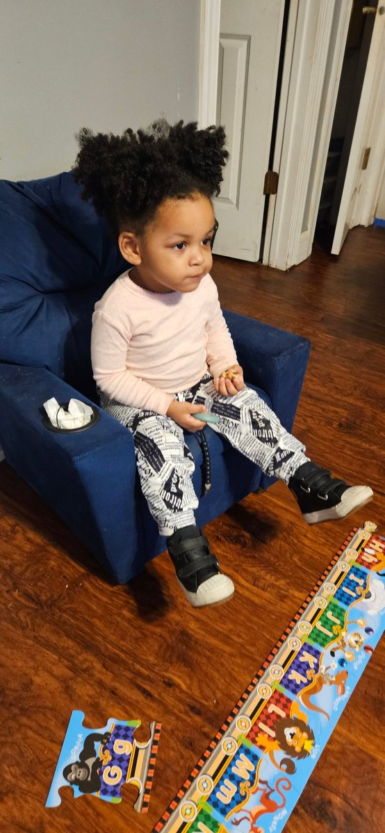 crwrite's tweet photo. My daughter wondering why #PostMalone and #RebaMcEntire are on our TV and not Ms. Rachel. #SuperBowl2024 https://t.co/sk1n1Y33Ub