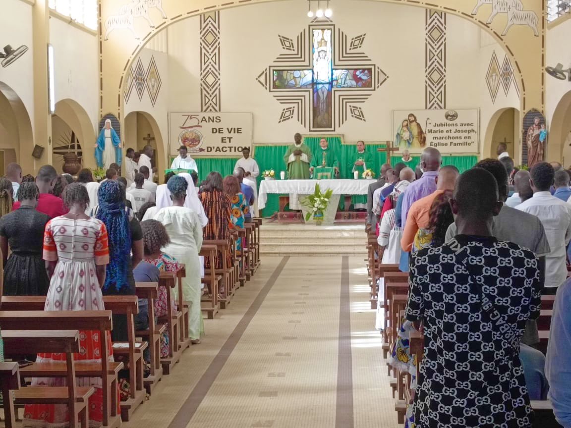 SantSenegal's tweet photo. "Votre communauté qui a toujours « parlé à tous pour tous »,mais plus particulièrement pour les plus marginaux et pauvres de notre société;l'évangile sur la guérison du lépreux par Jésus que nous venons d'écouter est une histoire qui résonne avec votre propre engagement envers https://t.co/9LTAnDuDdN