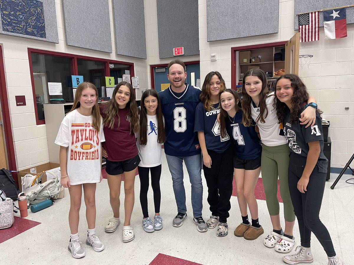 benoldchoir's tweet photo. Jersey Day at Benold was a blast! Happy Super Bowl Sunday! @BenoldBMS https://t.co/mb2ZX60T8v