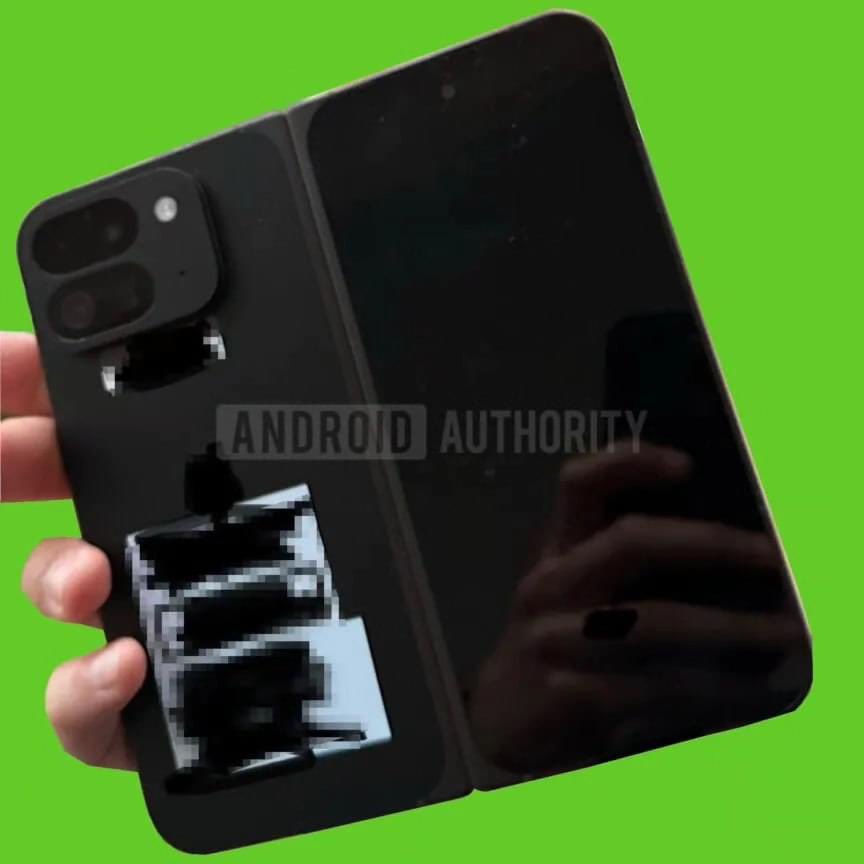 GadgetsmartN's tweet photo. Google Pixel Fold 2 Engineering Validation Test (EVT) unit leaked.

#Google #PixelFold2 #GooglePxelFold2 https://t.co/XXH9NqYAZN