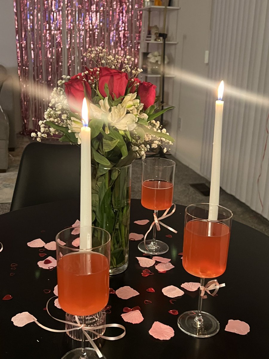 aubreymariah14's tweet photo. Galentines by yours truly 💋💘 https://t.co/35AK3j4ySR