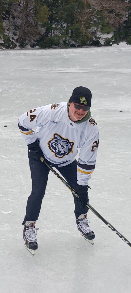 roccot24's tweet photo. #skeletonlake #hockeycardpose https://t.co/u4zKVZsrn1