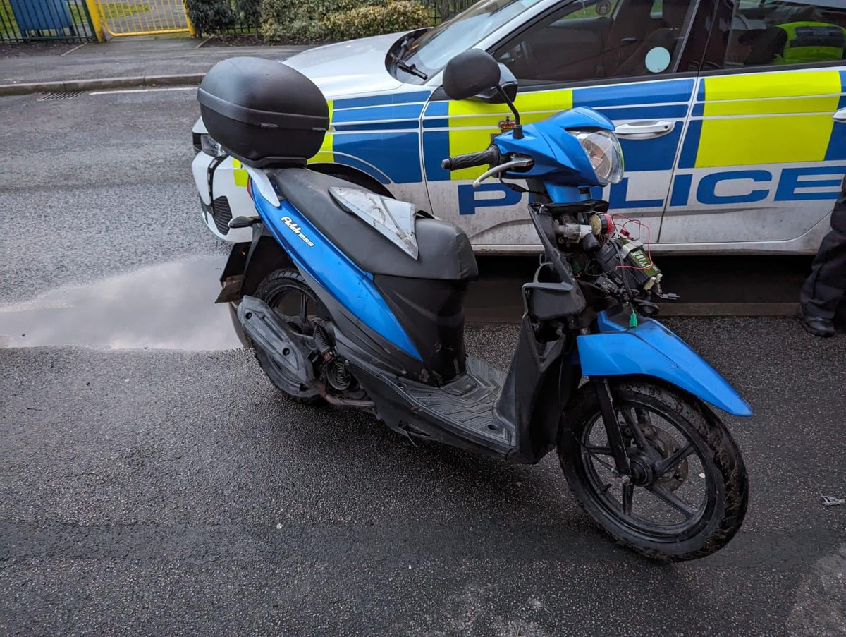 WYP_PC1917's tweet photo. Our NPT are conducting an operation on Spen Valley Greenway this evening both on foot and off road bikes. 

Suspects were sighted riding a stolen moped on the Greenway, the bike they were using has been recovered and returned to its owner- enquiries are ongoing #SpenValley 👮🏼 https://t.co/ezeLrtCBdP