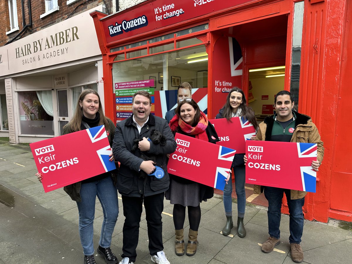 Out on the #labourdoorstep in Great Yarmouth today for @keircozens with @HLAlizzi @georgiesmith90 @miladamini123 and special guest Roy!🐾 Some first time @UKLabour voters ready to vote for change🗳️🌹