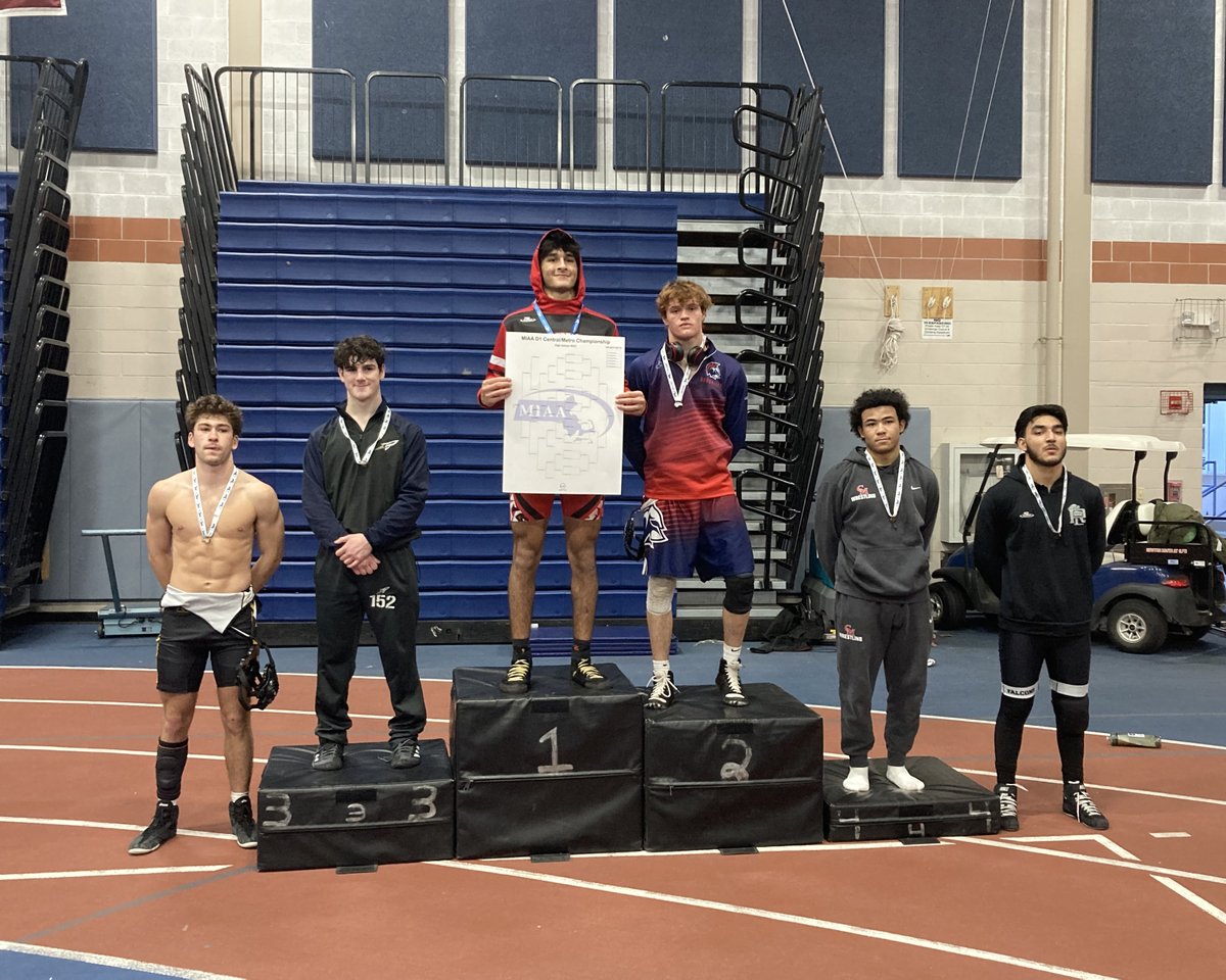 NHSwrestles's tweet photo. Congrats to these amazing Needham wrestlers who qualified for states at the D1 Metro Central Sectionals!!  @NHSRockets 
𝐉𝐚𝐤𝐞 𝐅𝐮𝐫𝐦𝐚𝐧 𝟑𝐫𝐝
𝐀𝐥𝐞𝐱 𝐑𝐮𝐭𝐥𝐞𝐲 𝟑𝐫𝐝
𝐉𝐨𝐡𝐧 𝐌𝐚𝐫𝐢𝐧𝐨 𝟒𝐭𝐡 https://t.co/1aMGaInGuh