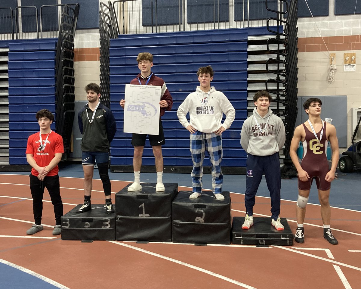 NHSwrestles's tweet photo. Congrats to these amazing Needham wrestlers who qualified for states at the D1 Metro Central Sectionals!!  @NHSRockets 
𝐉𝐚𝐤𝐞 𝐅𝐮𝐫𝐦𝐚𝐧 𝟑𝐫𝐝
𝐀𝐥𝐞𝐱 𝐑𝐮𝐭𝐥𝐞𝐲 𝟑𝐫𝐝
𝐉𝐨𝐡𝐧 𝐌𝐚𝐫𝐢𝐧𝐨 𝟒𝐭𝐡 https://t.co/1aMGaInGuh
