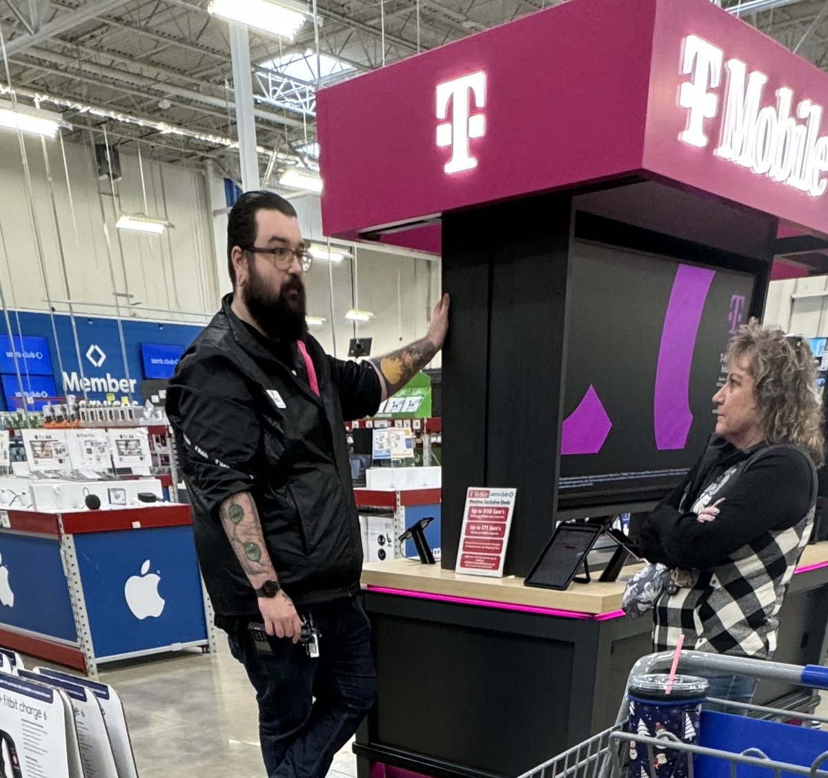 JaredRayburnSr's tweet photo. @TMobile #3B70 ME @TMobileRyanSC working the pre #SuperBowlΒ crowd at Samβs Club. HSI leaving the building! πππ #MagentaStatus #BeMagenta #TeamMagenta #TMobile #5727 #SamsClub https://t.co/SsFQYsxZTa