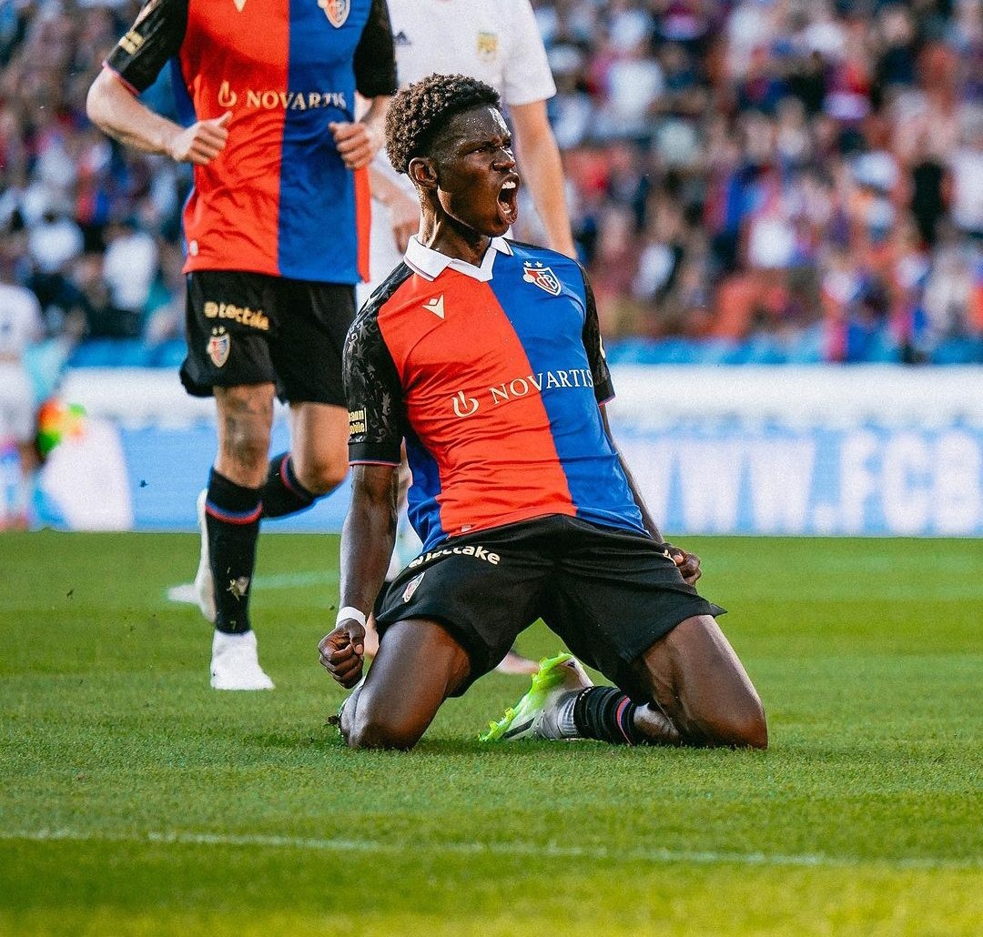 League Suisse ⚽ : Thierno Barry délivre FC Bâle face à Saint-Gall

Ce dimanche, le jeune joueur Franco-Guinéen, Thierno Barry a permis à son club FC Bâle d'arracher les trois points contre Saint-Gall, sur le score de 1️⃣-0️⃣.