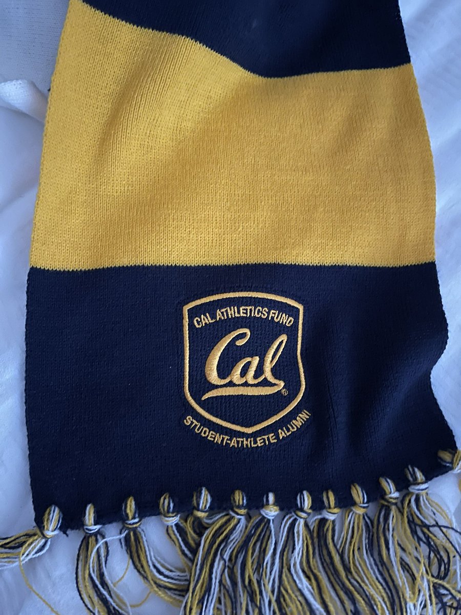 shanejd's tweet photo. Back at the old stomping grounds at #HaasPavilion on the campus of @UCBerkeley! Got to say hello to former #stanfurd rival & current @CalMBBall head coach Mark Madsen! 🐻🏀 #GoBears #Cal https://t.co/nSix4pbRsu