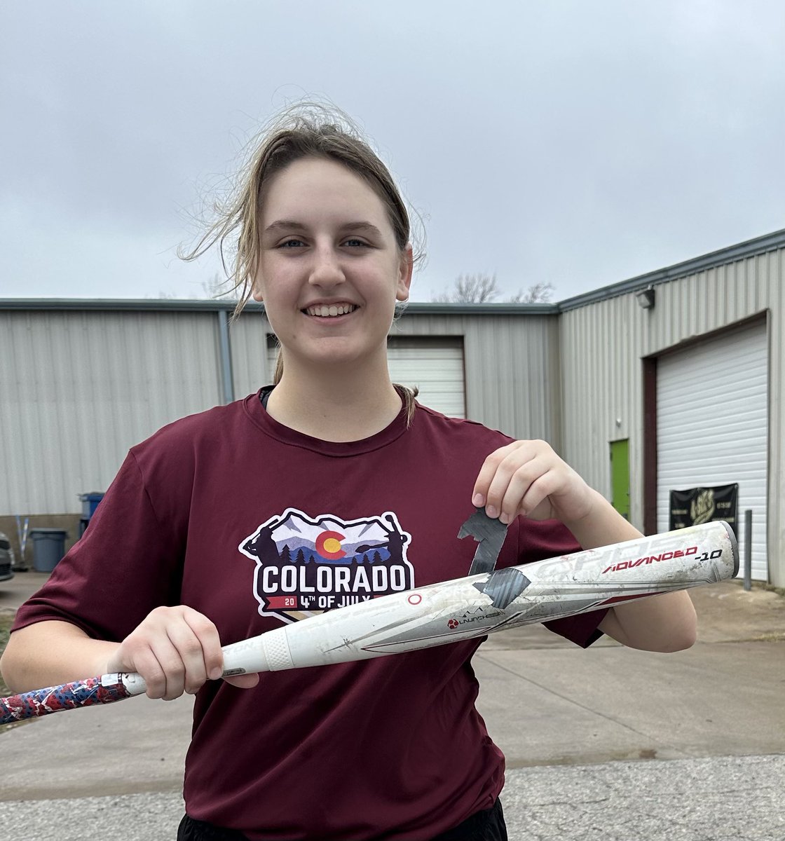AveryPuphal's tweet photo. Destroyed my old @EastonFastpitch #GhostAdvanced in hitting lessons today. ✌🏼#70mph @NTXBlaze18uWard https://t.co/KcTCYpjxnD