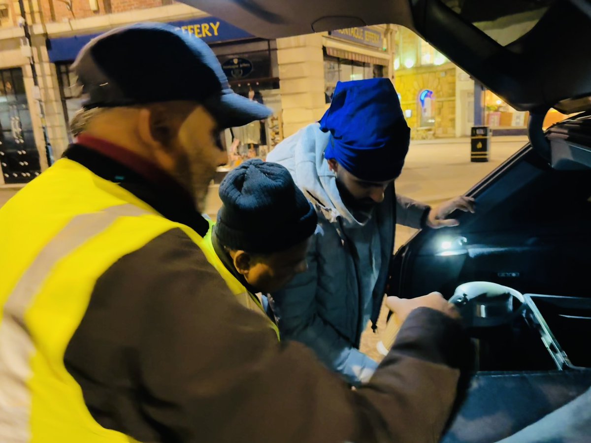 Wood fired pizza and chips!

Thanks to Paresh Maisuria for sponsoring tonight’s meals and coming from London to serve. 

The meals were served by volunteers from <a href="/sccycnhampton/">SCCYC</a> in town. 

#GiveBack #zeroemmissions #Northampton #NorthantsTogether #Northantshour  #helpthehomeless