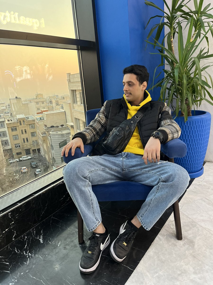 بعد از شکست دادن سرطان این اولین عکسمه که میزارم تو سوشیال مدیا💪
خوشحالم برا خودم گفتم خوشحالیمو باهاتون تقسیم کنم