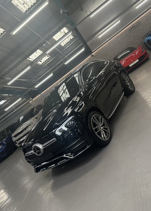 The outside of my Mercedes GLE vs what happens inside the car https://t.co/8oK0n010tY