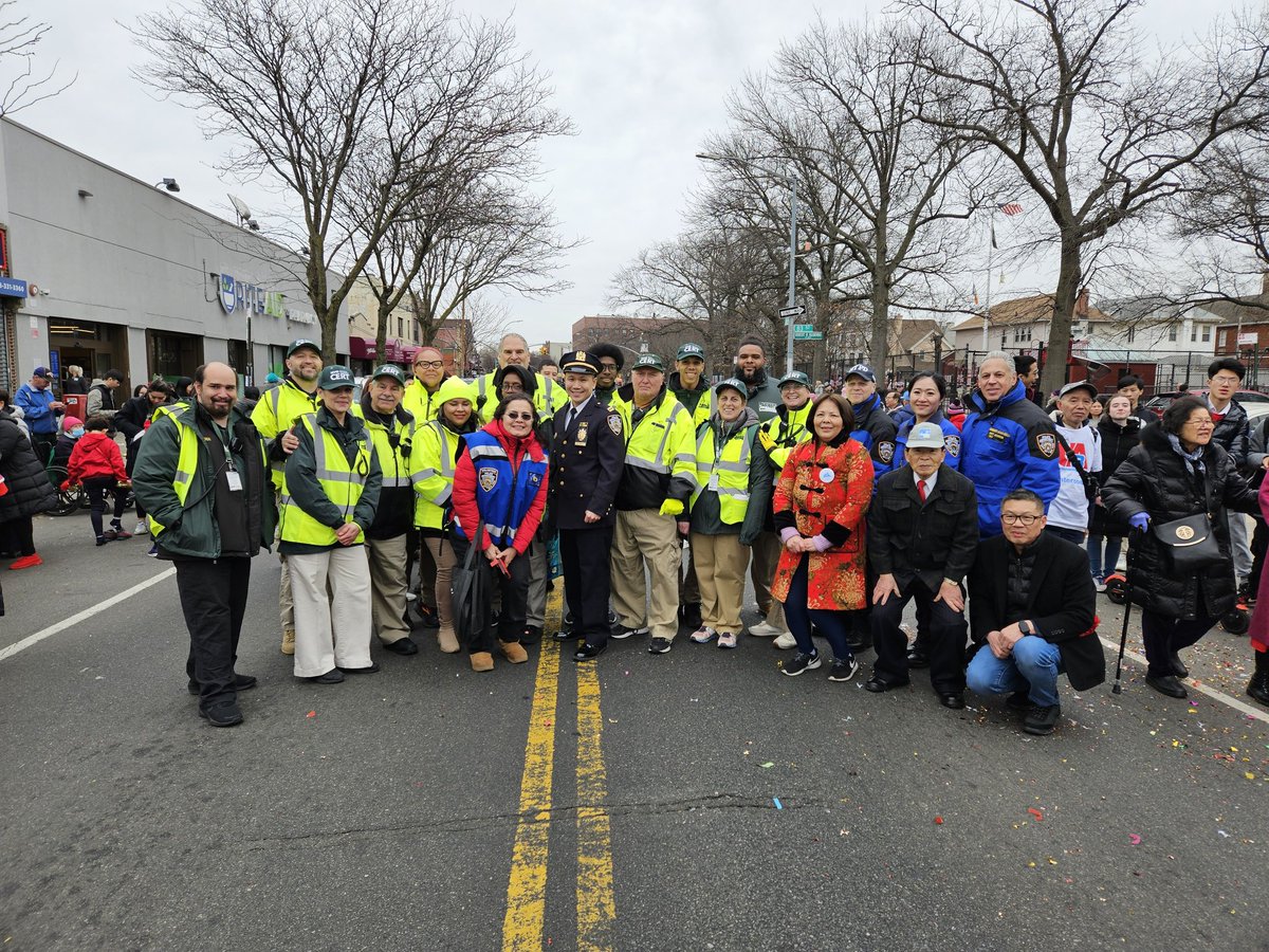 csk8140's tweet photo. @calfarrell @nycemergencymgt @NYPD62Pct @Anfrini 
NYC Emergency Management  Brooklyn CERT team helping out the 62nd Pct at the 2024 Lunar New Year Celebration Parade in Bensonhurst https://t.co/X2OfO2rNpD