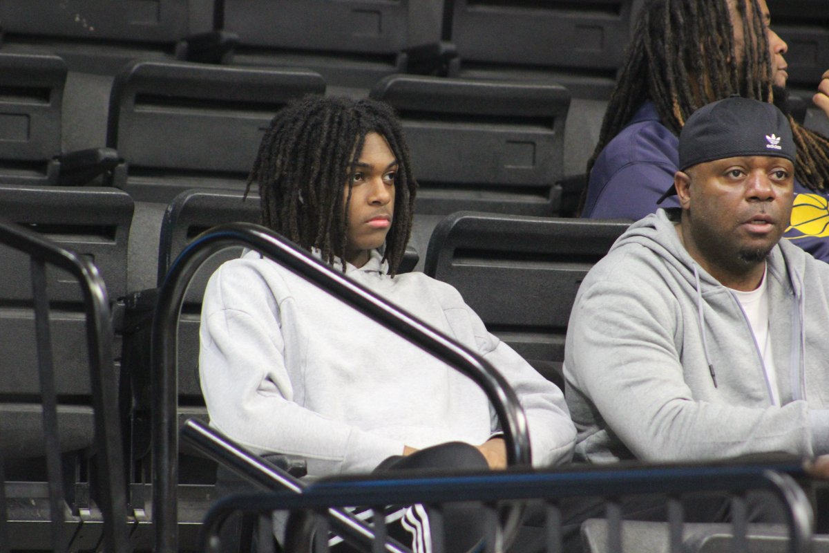 EliotClough's tweet photo. 2026 guard Navon Shabazz visiting for #Iowa's matchup with Minnesota this afternoon. 

#Hawkeyes assistant Matt Gatens stopped by and spoke with Shabazz and his father pregame.

Profile: https://t.co/8yPiVqdfcU https://t.co/FHnGm6JklY