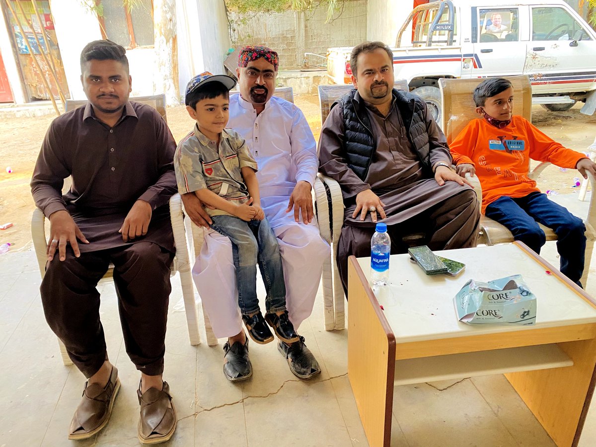 JamootIrfan's tweet photo. شہید مرتضی بلوچ کے جانشین فرزند محمد یوسف مرتضیٰ بلوچ کو پی ایس 84 سے الیکشن جیت کر ایم پی اے منتخب ہونے پر ننھا حسین جاموٹ کچھی مبارک باد دیتے ہوے
@MYusufBaloch @AdenJanwani https://t.co/M8fLOBKd9K