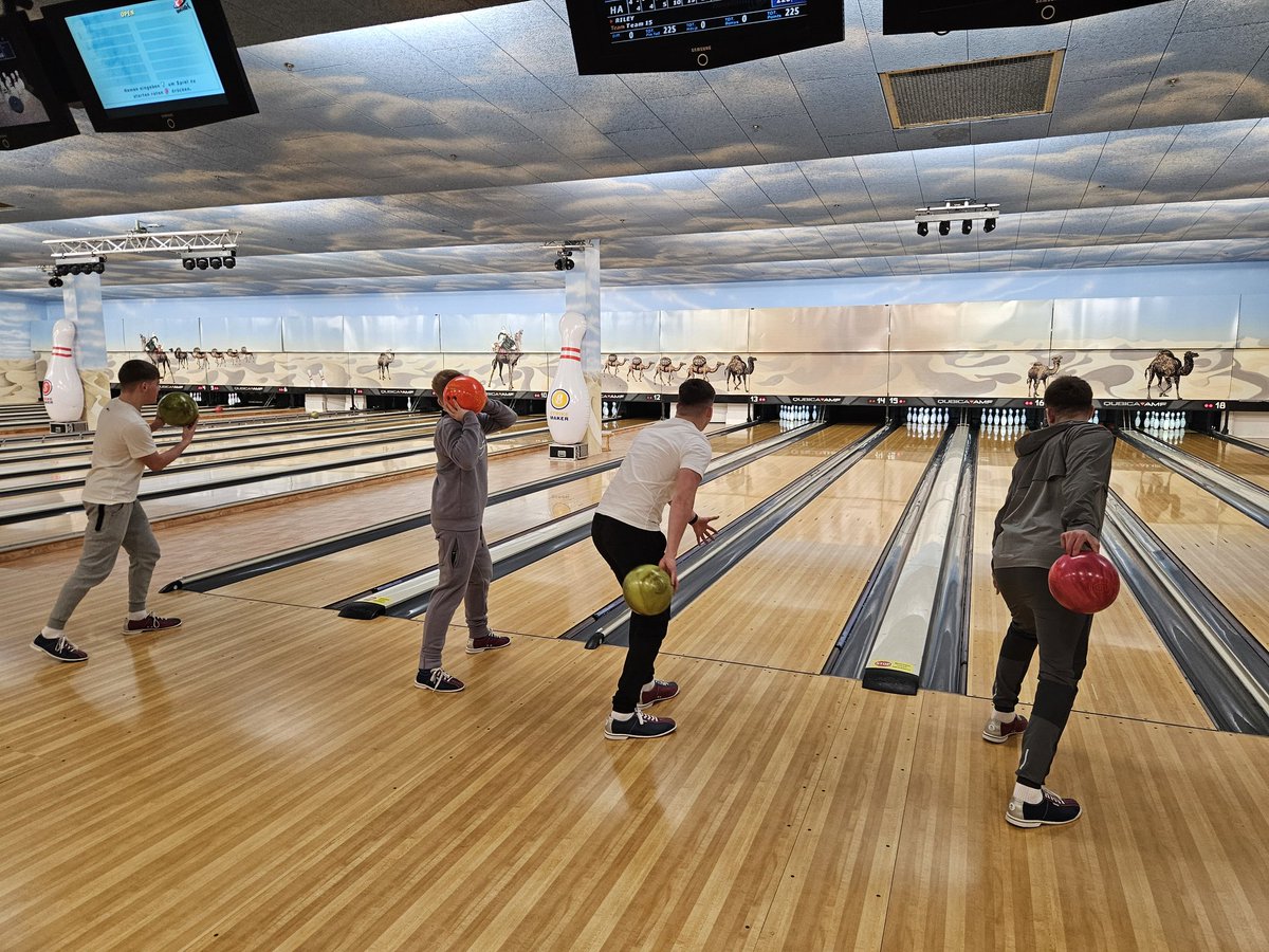 Night 2 activity. Some active recovery for some sore skiers #IdrisDaviesSki2024