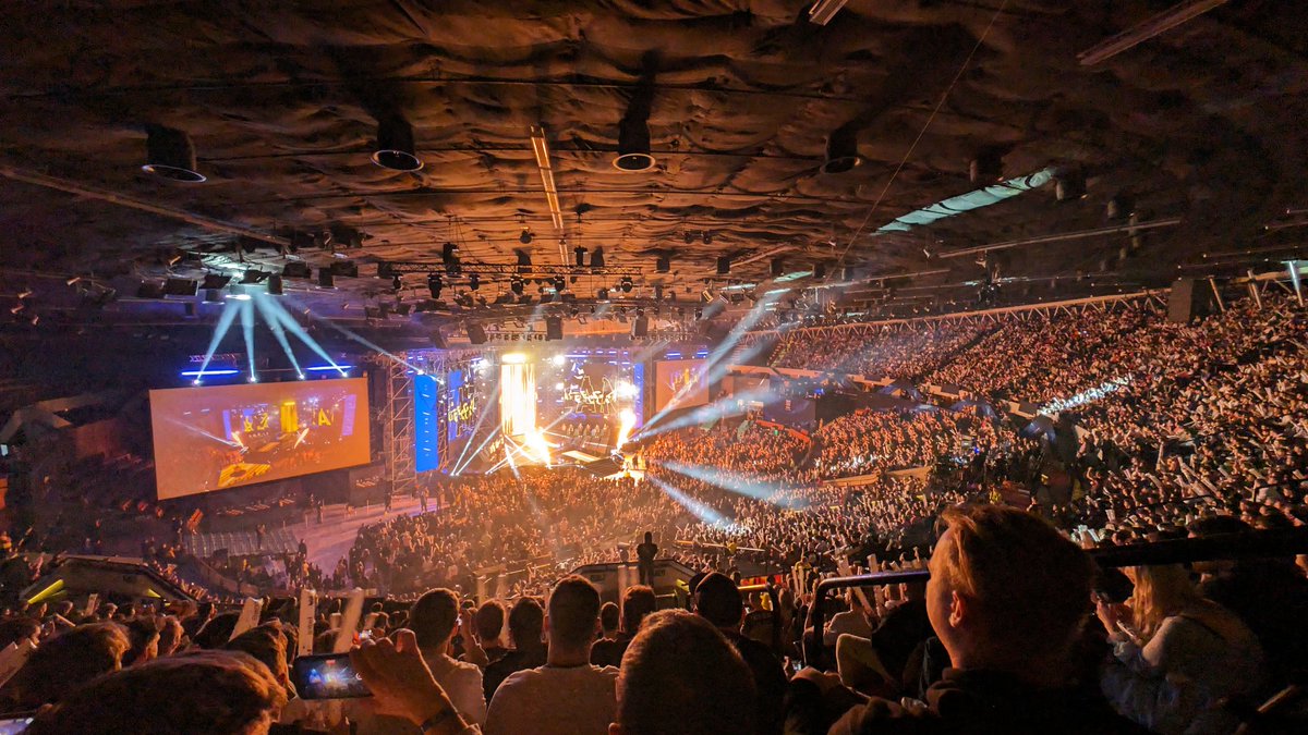 Was an absolute blast to be here in Katowice, unfortunate end for FaZe. Massive thanks to <a href="/AcerUK_Official/">Acer UK</a> for getting me out there :)