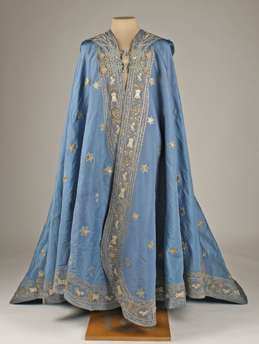 archaeologyart's tweet photo. Mantle. Date: 1804–7 Culture: Spanish. Medium: silk, metal thread. Collection: The Met. https://t.co/7fibJpSpeL