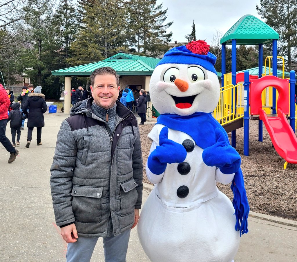 JohnPaulDanko's tweet photo. Great turnout at the 41st annual Gourley Park Winterfest ❄️!!!
Thank-you to all the residents who stopped by to chat - lots of excitement about the upcoming park renovations & new splash pad!
#Ward8Hamilton https://t.co/WX0Q285M16