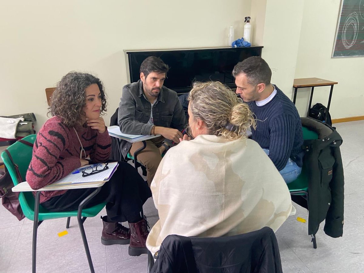 apfrato's tweet photo. Ayer se celebró el 15º monográfico del MÁSTER: INNOVACIÓN EDUCATIVA. MODELO PEDAGÓGICO: "EDUCAR CON 3 Ces".
Estuvimos con Heike Freire con la C de CONCIENCIA: PEDAGOGÍA VERDE.
Recuerdos, sensaciones y naturaleza estuvieron muy presentes.
¡Gracias!
#apfratomáster
#educarcon3ces https://t.co/nKmZWUrGVs