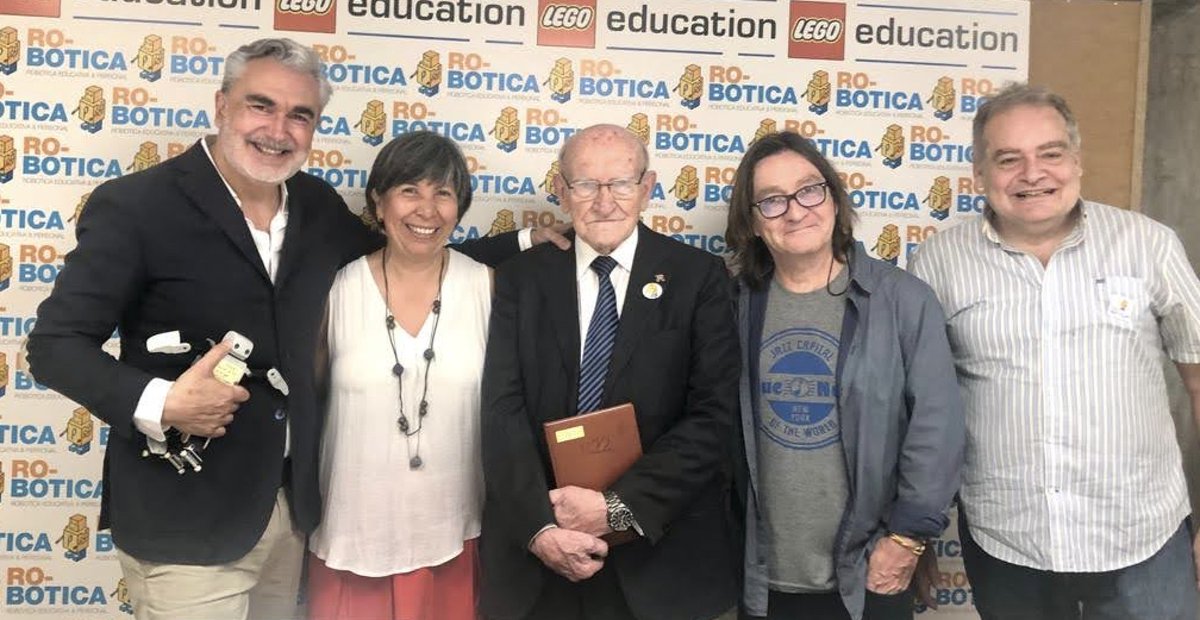 RO-BOTICA tweet media