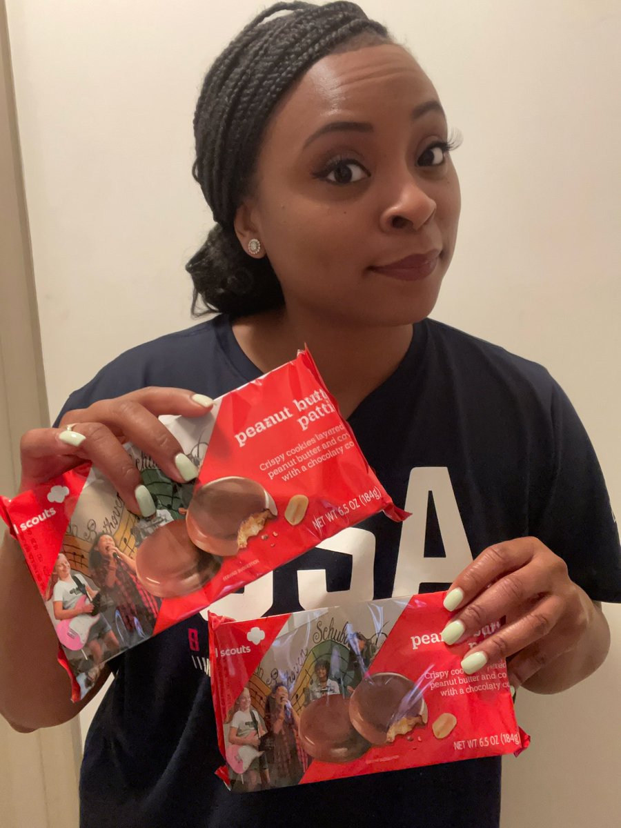 LaurenColemanTV's tweet photo. How could I say no? #GirlScoutCookieSeason #EverythingInModeration🍪🤪 https://t.co/FfCh8ULhbK
