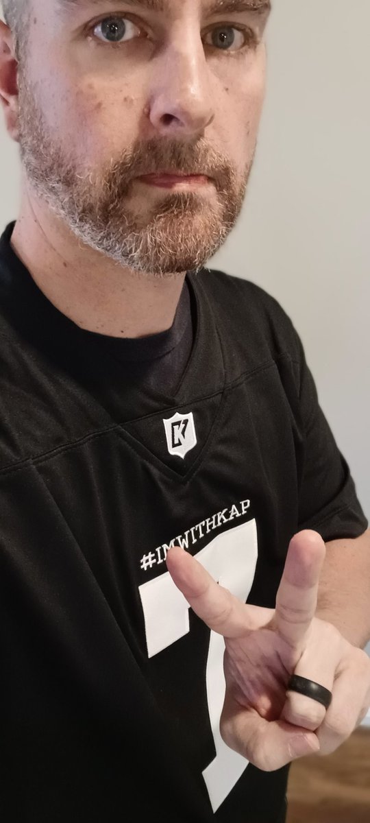 Fro_von_Frolik's tweet photo. Happy #ColinKaepernick Appreciation Day!
@Kaepernick7 #imwithkap @NFL #nfl #superbowl #nflblackout #BoycottTheNFL @yourrightscamp #KnowYourRights https://t.co/hAopDKpVXj