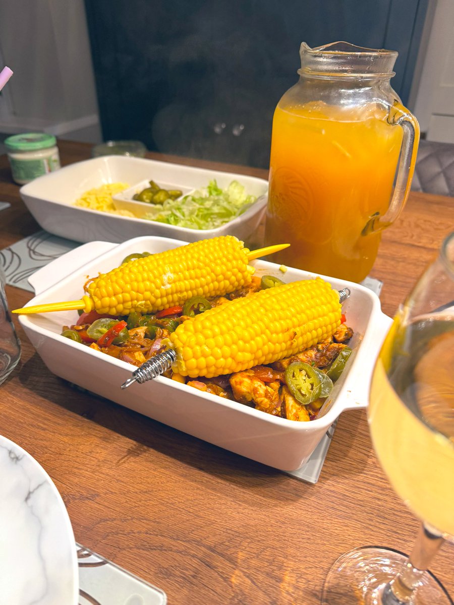 EmilyMorritt's tweet photo. lovely weekend with @courtsbeth2000 
gym, cocktail &amp; fajita night &amp; church 🤍 https://t.co/TMOTB7qzfJ