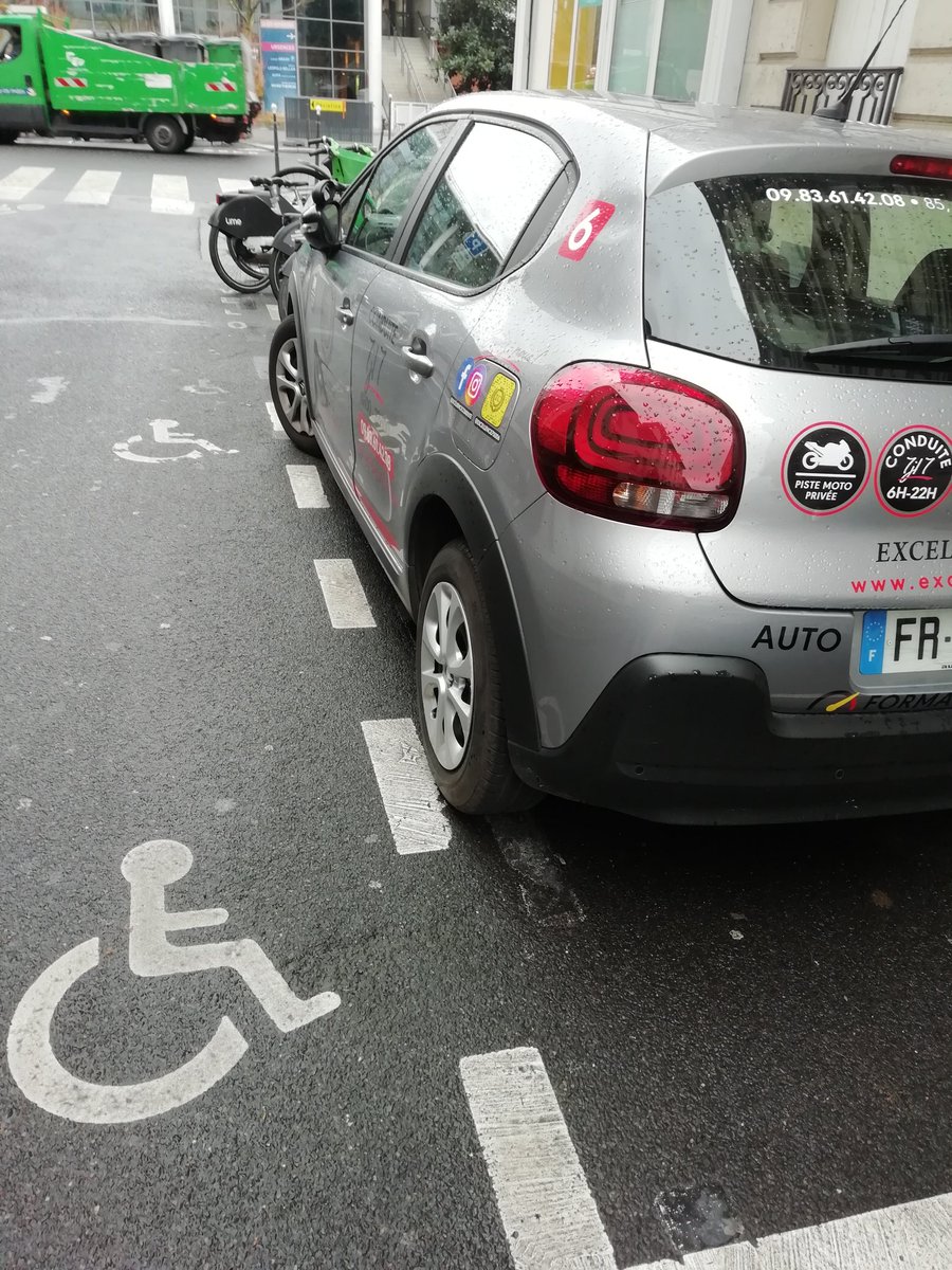 alanis83018586's tweet photo. @ExcConduite75 @carine_petit  @MairieParis14 voilà !!!  En effet, excellence conduite !!!! Quand on ne trouve pas une voiture au début de la rue Rouvier Paris 14, on l'a trouve à la fin... Mais toujours sur une place handicapé !!! Quelle honte !! https://t.co/WfufVb1Rbq