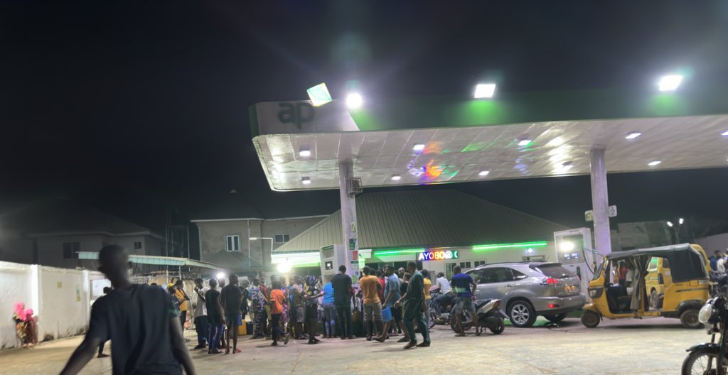 AyoFaleye's tweet photo. NEPA!!! 

Is it today of all days that there shouldn’t be light?

Just look at the queue to buy fuel

#AFCONFinal https://t.co/nmw5rDf6PG
