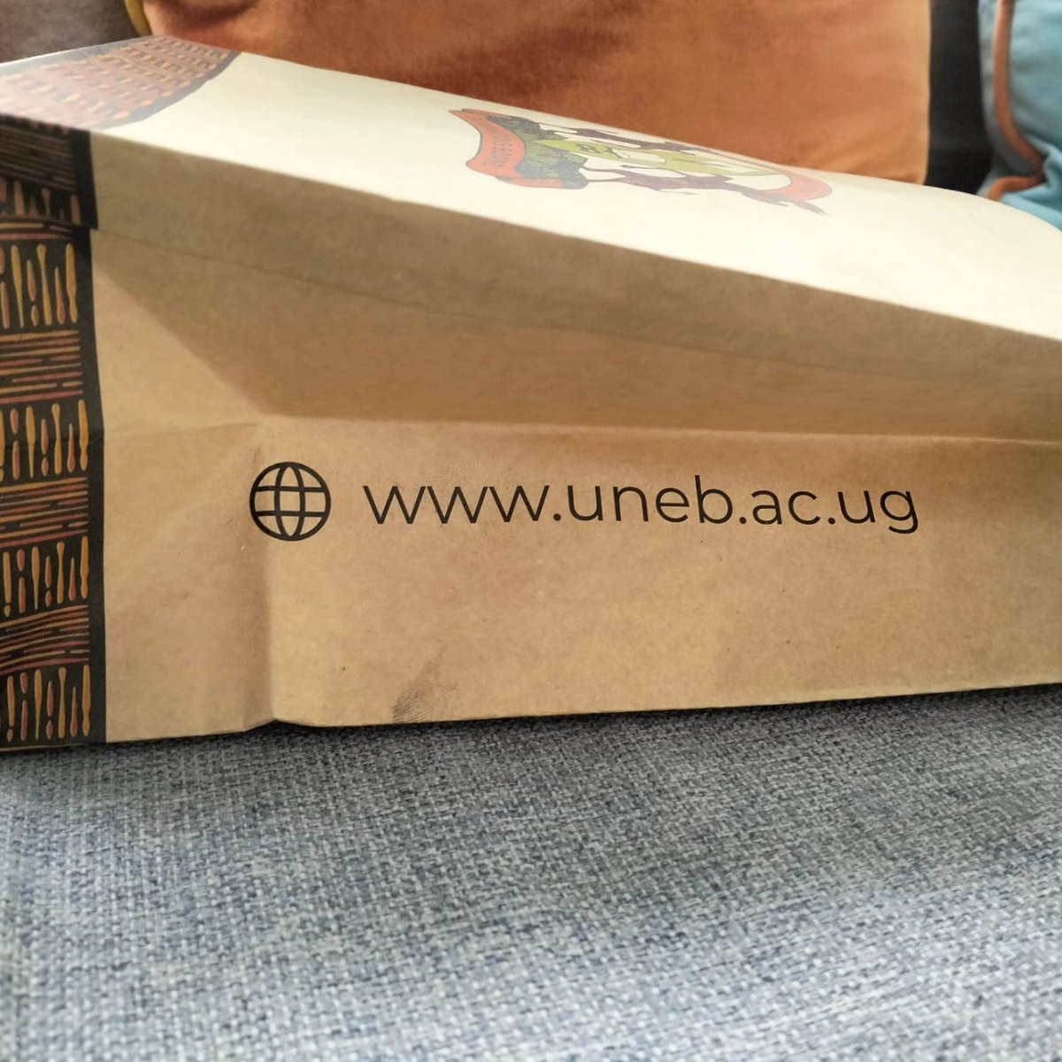Makhiapackaging's tweet photo. For corporate gift bags from paper, customized and elegant for corporate functions. 
We can meet your expectations 
#gift #giftbag #paperbag #paper #green #gogreen #ecofriendlyproducts #ecofriendly #environment #kampala #Uganda https://t.co/8nggtNgyCF