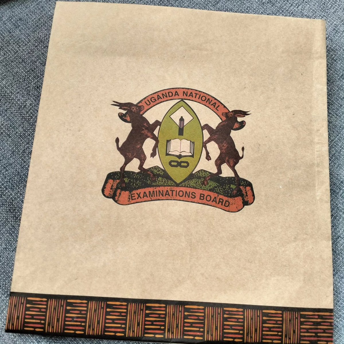 Makhiapackaging's tweet photo. For corporate gift bags from paper, customized and elegant for corporate functions. 
We can meet your expectations 
#gift #giftbag #paperbag #paper #green #gogreen #ecofriendlyproducts #ecofriendly #environment #kampala #Uganda https://t.co/8nggtNgyCF