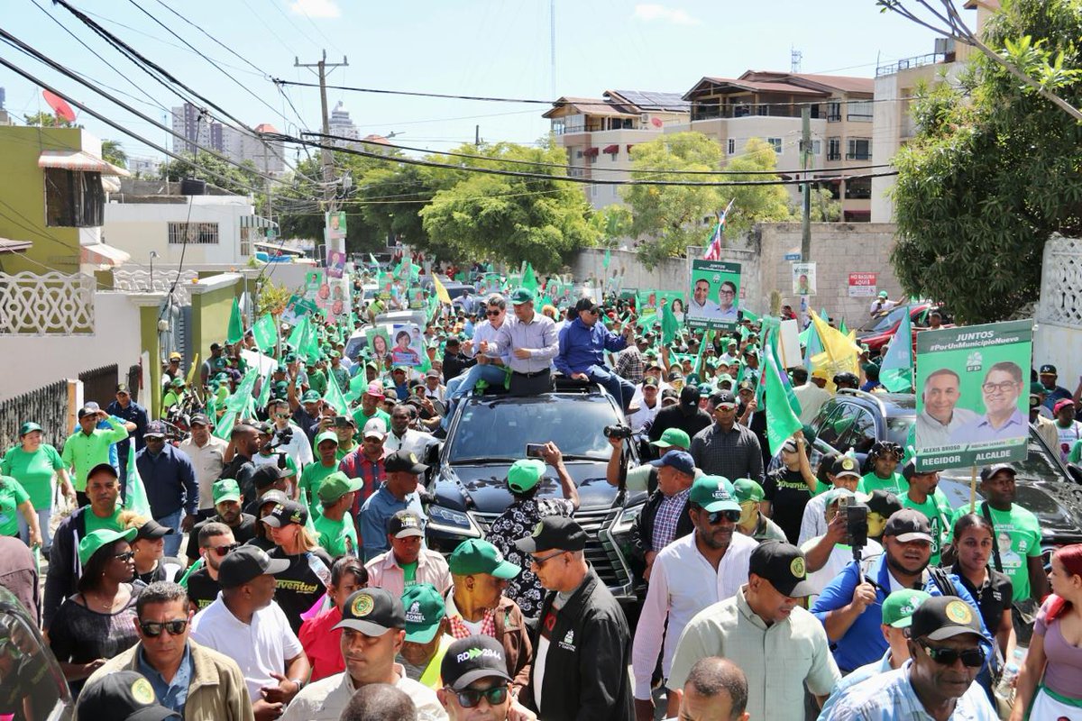 GonzalezJulio0's tweet photo. Por el DESARROLLO de Santo Domingo Oeste, me VOY con Aquilino Serrata. Hoy MARCHA #CaravanaFP con Leonel Fernández 
#FuerzaDelPueblo
#Vota3 
#SeVan 
@LeonelFernandez @SerrataAquilino
@FPcomunica https://t.co/2J2SlUrV9v