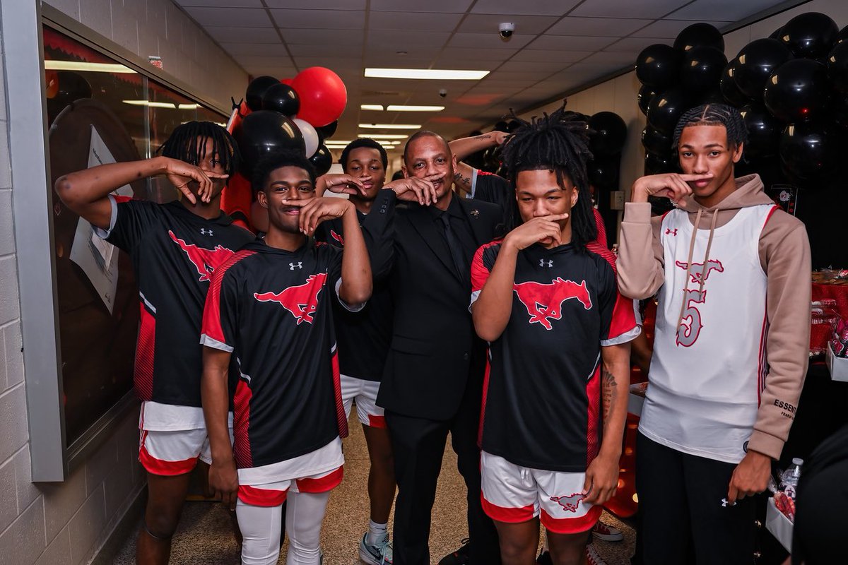 GoffneyBill's tweet photo. About last Friday! @WHSMustangHoops #districtchamps https://t.co/R8fvq9ofDe